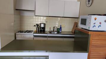 Kühlschrank, Kochgeschirr/Geschirr/Besteck