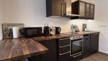 Kühlschrank, Ofen, Geschirrspüler, Kochgeschirr/Geschirr/Besteck