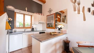 Frigorifero, forno, lavastoviglie, pentole/stoviglie/utensili