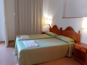 1 bedroom, WiFi, bed sheets - APARTAMENTS MAR BLAU - Calella Beach (Calella)