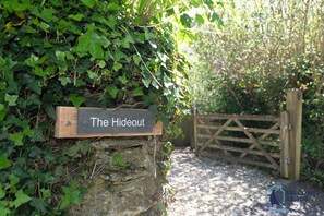 Property grounds - The Hideout-Boutique Cabin, Estuary View & Parking (Salcombe)
