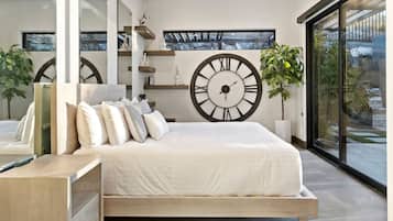 5 Schlafzimmer, Schreibtisch, Bügeleisen/Bügelbrett, Reisekinderbett