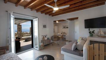 Comfort Villa, Balcony, Pool View | Living area