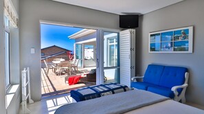 5 bedrooms, desk, iron/ironing board, free WiFi - 164@Beach Road | Seaside Luxury for Families & Friends in Kleinmond (Kleinmond)