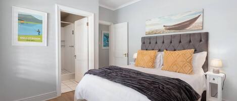4 bedrooms, iron/ironing board, WiFi (free), bed sheets