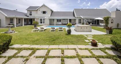 Heaven's Gate - Pool | Jacuzzi | Lush garden