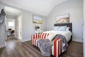 4 bedrooms, iron/ironing board, free WiFi, bed sheets