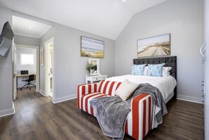 4 bedrooms, desk, iron/ironing board, free WiFi - Heaven's Gate - Pool | Jacuzzi | Lush garden (Vermont)
