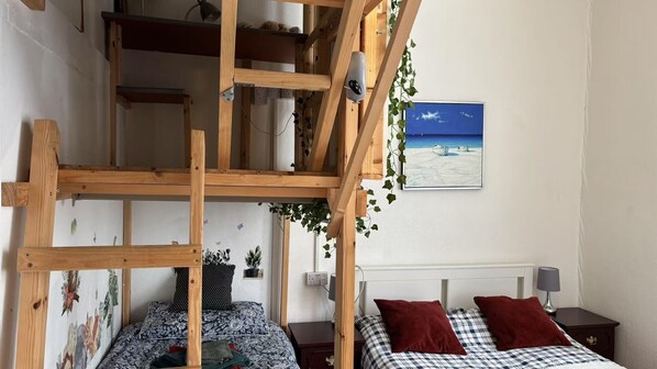 2 bedrooms, iron/ironing board, free WiFi, bed sheets