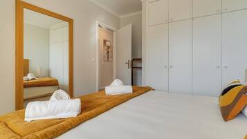 1 slaapkamer, een strijkplank/strijkijzer, gratis wifi, beddengoed