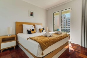 2 bedrooms, iron/ironing board, travel cot, WiFi