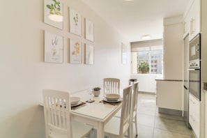 Dining - Famous Stay Madeira Apt (São Martinho, Funchal)