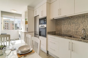 Coffee/tea maker, fridge, microwave, oven