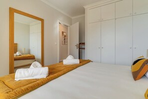 2 chambres, fer et planche à repasser, Wi-Fi gratuit, draps fournis