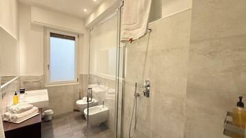 Comfort Apartment | Bathroom