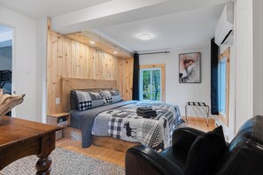 18 عدّة غرف نوم ومكواة/لوح كي وواي فاي وملاءات أسرّة