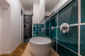 Dusche, kostenlose Toilettenartikel, Haartrockner, Bidet
