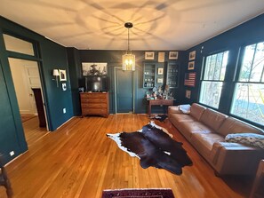 Living area - Charming 2-bedroom house located in Summerville "The Hill" in Augusta, Ga. (Augusta)