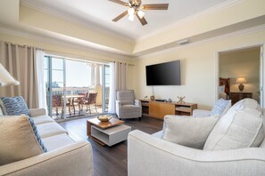 Living area - Stunning 3 Bed Apartment - Reunion Resort (Kissimmee)