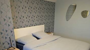 3 chambres, fer et planche à repasser, Wi-Fi, draps fournis