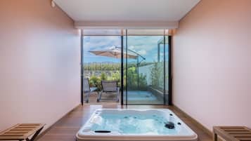 Bồn tắm spa trong nhà