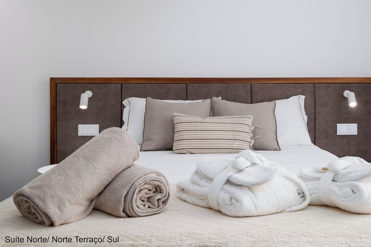 1 soverom, blendingsgardiner, lydisolert og strykejern/-brett