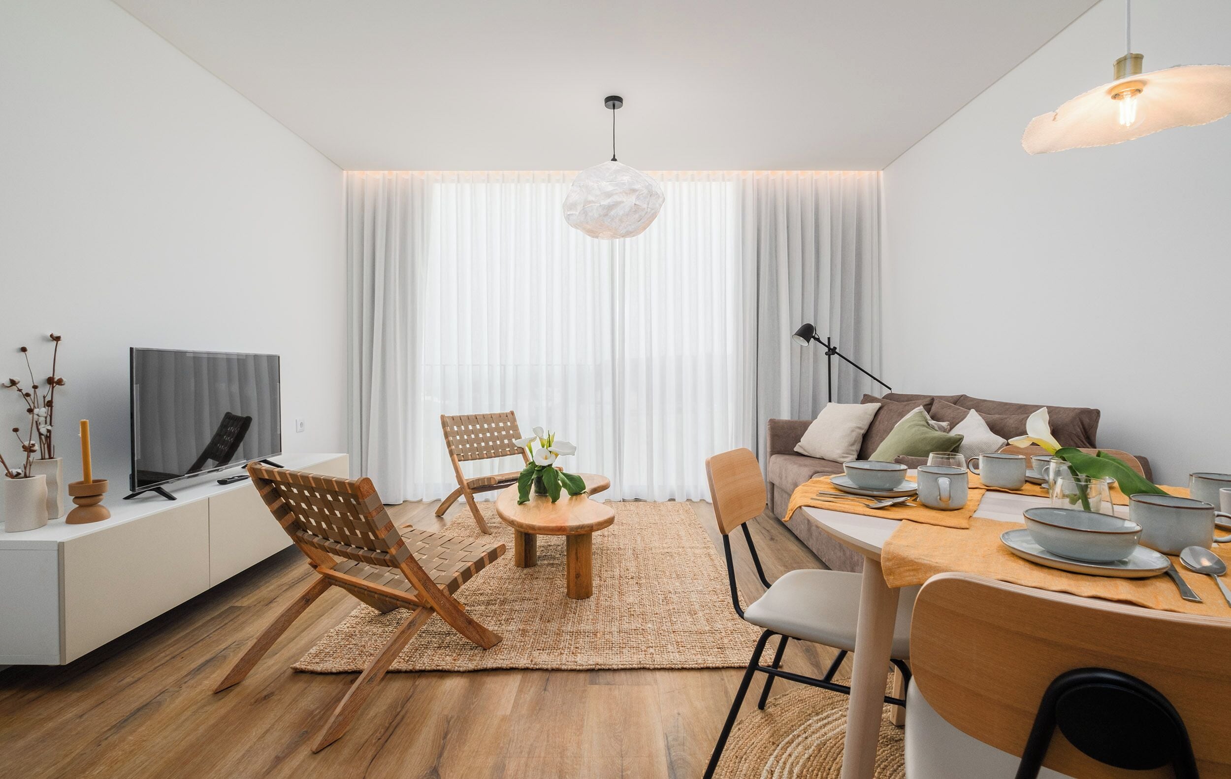 Panoramic Apartment | Living area | 105-cm Smart TV with cable channels