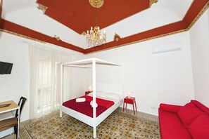 1 chambre, fer et planche à repasser, draps fournis