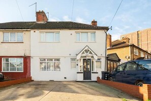 Exterior - 1 Bed-sleeps 4-free Parking-30 Min to Central Ldn (Ilford)
