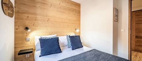 3 bedrooms, iron/ironing board, Internet, bed sheets