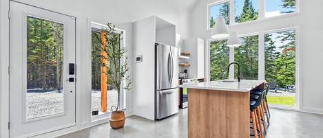 冰箱、微波炉、烤箱、炉灶