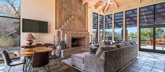 Gorgeous Mountain City Views Pools Hot Tubs