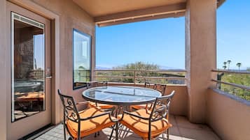 公寓 | 2 間臥室、書桌