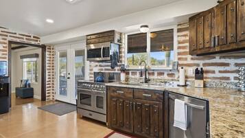 Rumah | 5 kamar tidur, meja kerja, dan internet