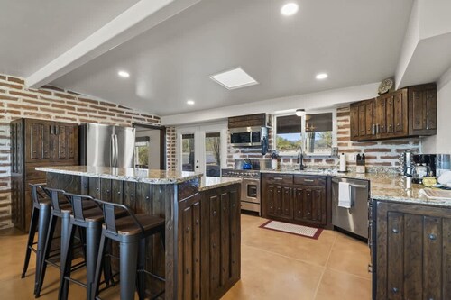 Panoramic Mountain Views Heated Pool 2 Kitchens