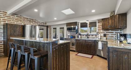 Panoramic Mountain Views Heated Pool 2 Kitchens