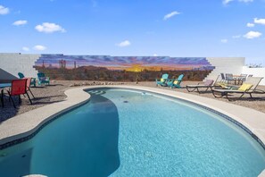 5 habitaciones, escritorio y acceso a internet 