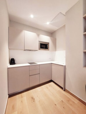 Fridge, microwave, stovetop, coffee/tea maker