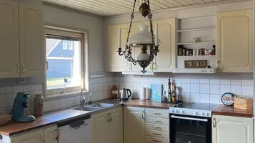 KylskÄp, ugn, spishÀll och diskmaskin