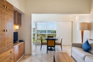 TV - Golden Tide Hideaway at Cancun (Cancún)