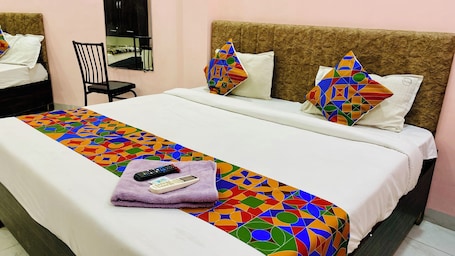 Family Room | Laptop workspace, free WiFi