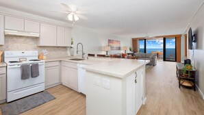 Condo, 1 King Bed with Sofa bed (Keauhou Kona Surf & Racquet Club#1-20) | Private kitchen