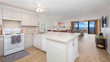 Condo, 1 King Bed with Sofa bed (Keauhou Kona Surf & Racquet Club#1-20) | Private kitchen