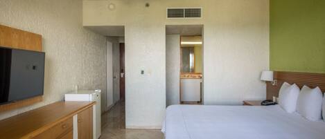 Iron/ironing board, bed sheets