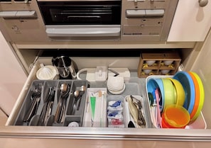 Fridge, microwave, stovetop, dishwasher
