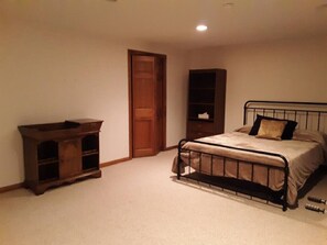 3 bedrooms, iron/ironing board, free WiFi, bed sheets