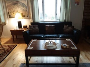 スマートテレビ、暖炉、テーブルサッカー台、PC モニター