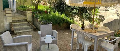 تناول الطعام بالخارج