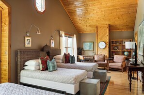 3 bedrooms, desk, travel cot, WiFi