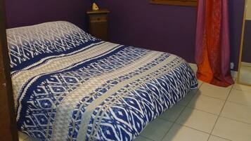 1 habitación, escritorio, tabla de planchar con plancha y wifi gratis